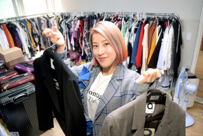 Stylist Seo Soo-kyung poses during a recent interview with The Korea Herald in Seoul. (Park Hyun-koo / Korea Herald)