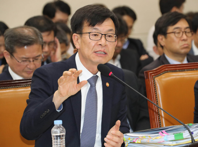 Fair Trade Commission Chairman Kim Sang-jo speaks during a parliamentary audit at the National Assembly in Seoul on Thursday. (Yonhap)