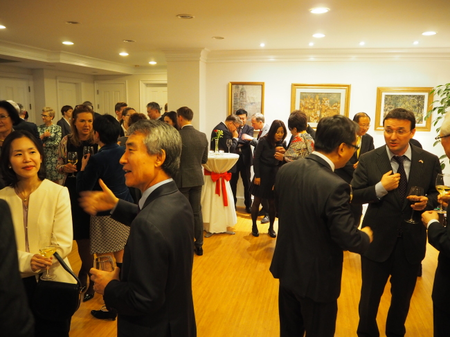 The reception at newly appointed Polish Ambassador Piotr Ostaszewski's residence in Seoul on Oct. 17 drew figures close to Poland, covering the diplomatic community, academia, media, defense, church and business circles. (Joel Lee/The Korea Herald)