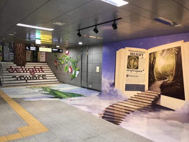 An interior view of an underground tunnel between Delight Square and Hapjeong Station featuring art walls. (Daewoo E&C)