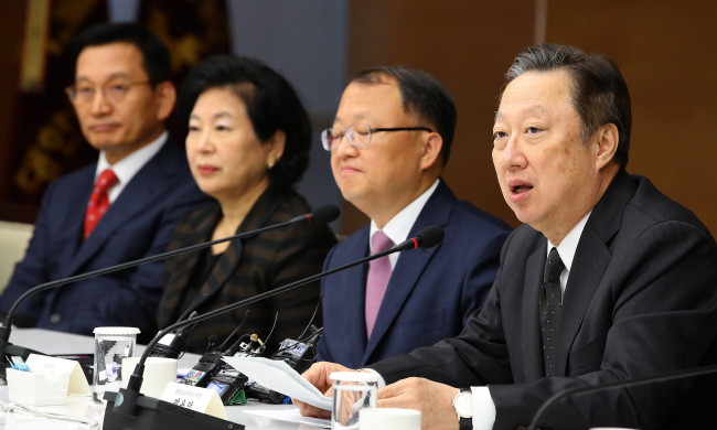 KCCI Chairman Park Yong-maan speaks at a conference in Seoul on Wednesday. (Yonhap)