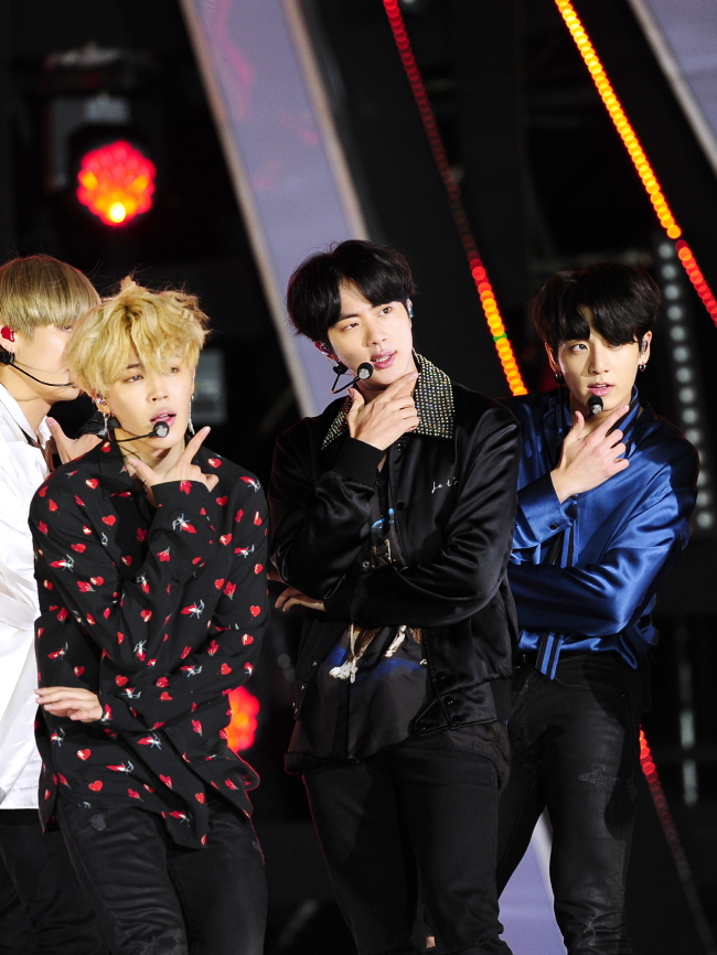 K-pop act BTS performs at a K-pop concert to celebrate the upcoming 2018 PyeongChang Winter Olympics at Gwanghwamun Square in central Seoul on Wednesday. (The Korea Creative Content Agency)