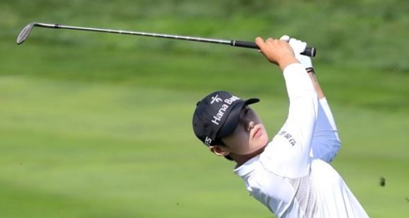 In this file photo taken Oct. 15, 2017, Park Sung-hyun of South Korea hits her second shot at the ninth hole during the final round of the LPGA KEB HanaBank Championship at Sky 72 Golf & Resort`s Ocean Course in Incheon. (Yonhap)