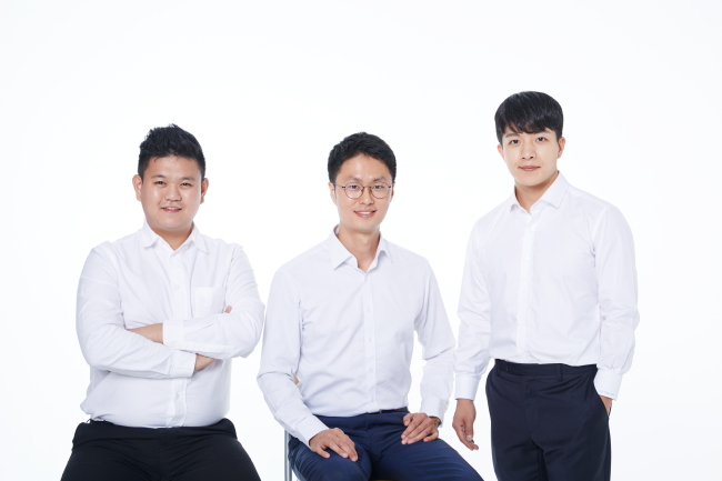 Dale Deugcheon Han (center), CEO of Limese, and his team (Limese)