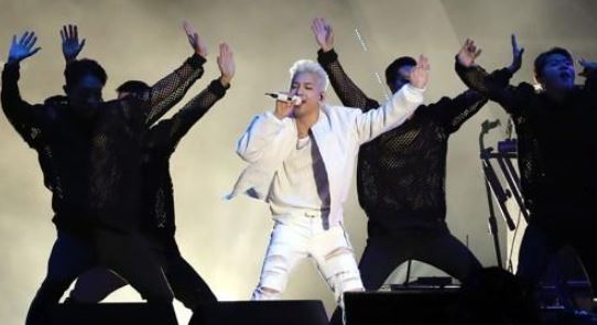 Singer Taeyang, a member of idol group BIGBANG, performs at an event in Incheon, west of Seoul, on Nov. 1, 2017, to promote the 2018 PyeongChang Olympics. (Yonhap)