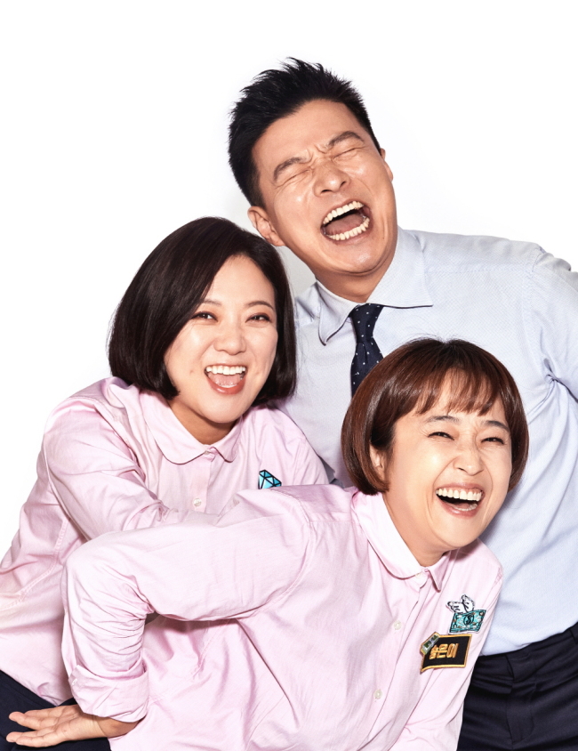 Kim Saeng-min (top), Kim Sook and Song Eun-yi star in KBS’ financial self-help program “Kim Saeng-min’s Receipt” (KBS)