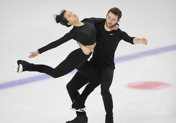South Korean ice dance team of Min Yu-ra (L) and Alexander Gamelin practice at Mokdong Ice Rink in Seoul on Nov. 30, 2017, ahead of the national qualifying competition for the 2018 PyeongChang Winter Olympics. (Yonhap)