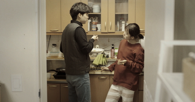 Jo Hyun-chul (left) and Kim Sae-byuk star in “The First Lap.” (Indieplug)