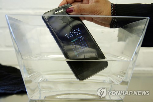 Water-resistant phone (Yonhap)