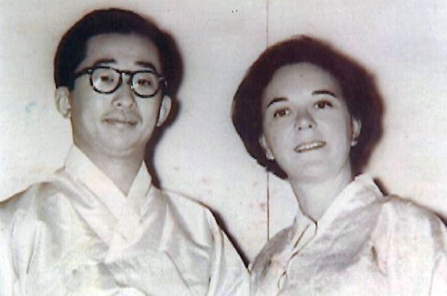 Julia Lee with her ex-husband Yi Gu, the last prince of the Korean Empire. (Yonhap)