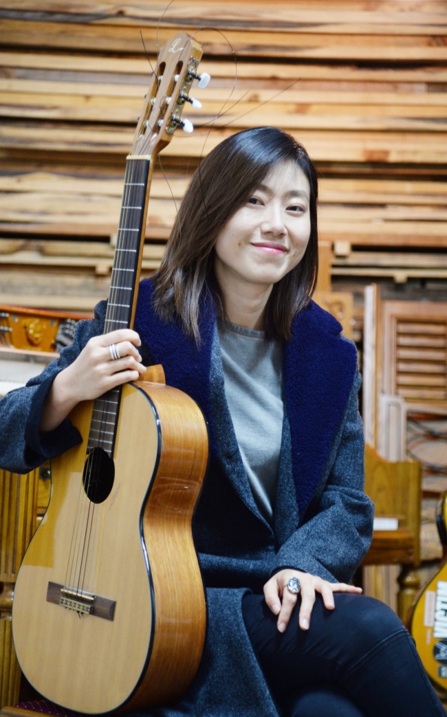 Singer-songwriter Choi Gonne poses during a recent interview with The Korea Herald in Seoul. (Park Hyun-koo / Korea Herald)