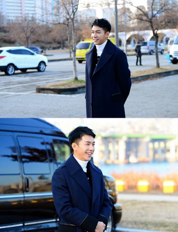 Lee Seung-gi films for “All the Butlers.” (SBS)