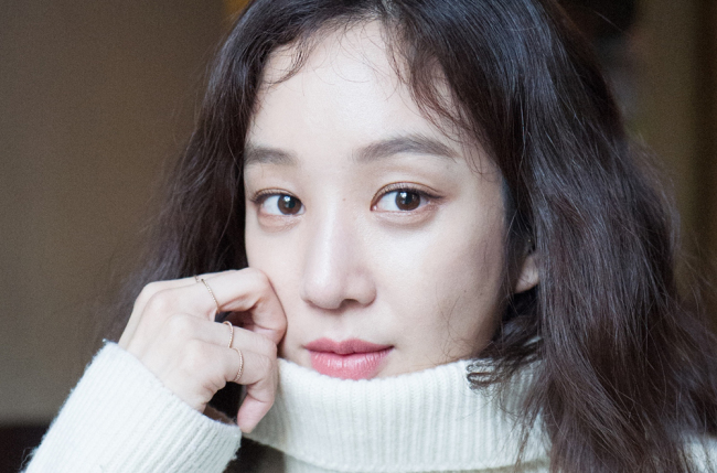 Jung Ryeo-won poses for a photo before an interview in Gangnam-gu, Seoul, Wednesday. (Key East)