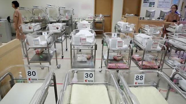 This file photo, taken on Feb. 22, 2017, shows a nearly empty infant unit of a hospital in Seoul, when Statistics Korea announced that the number of babies born in 2016 reached 406,300, the lowest since 1970 when the statistics agency started to compile such data. (Yonhap)