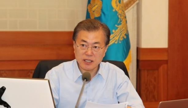 This photo, taken on Oct. 24, 2017, shows President Moon Jae-in speaking during a Cabinet meeting at the presidential office Cheong Wa Dae in Seoul. (Yonhap)