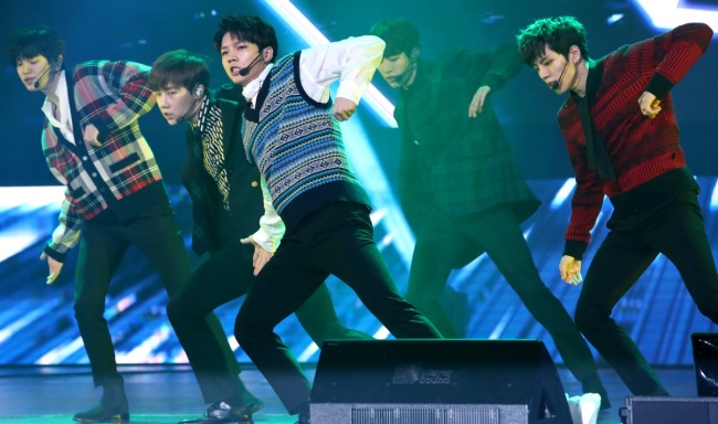 Infinite performs during its media showcase for “Top Seed” in Seoul on Monday. (Yonhap)