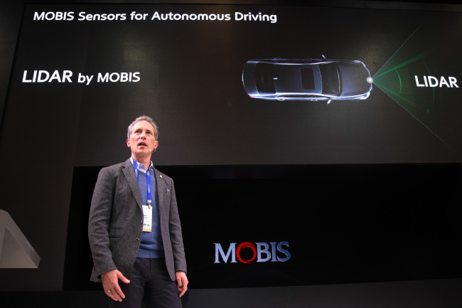 Gregory Baratoff, vice president of Hyundai Mobis’ driving assistant system engineering group, speaks at a press conference at the Consumer Electronics Show in Las Vegas on Wednesday. (Hyundai Mobis)