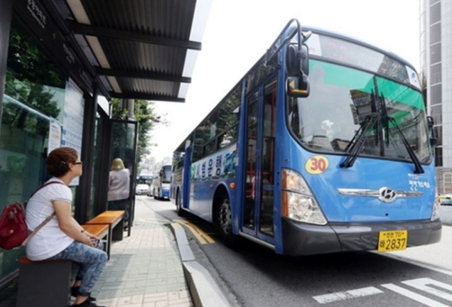Seoul’s decision to offer free public transport. (Yonhap)