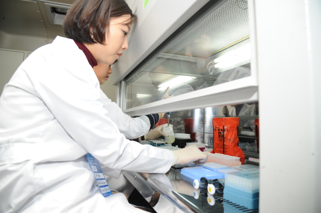 Food safety inspectors monitor samples of food and beverage for athletes on Monday at a laboratory vehicle set up near the Olympic Village restaurant in PyeongChang, Gangwon Province. The Ministry of Food and Drug Safety