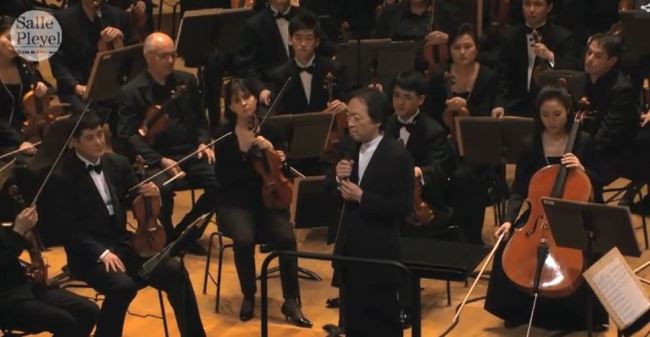 A screen capture shows Korean conductor Chung Myung-whun speaking to members of the Radio France Philharmonic Orchestra and North Korea‘s Unhasu Orchestra in Paris in 2012. (Philharmonie de Paris)
