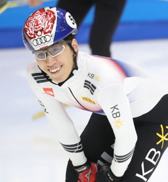 Hwang Dae-heon of South Korea performs at the International Skating Union World Cup Short Track Speed Skating at Mokdong Ice Rink in Seoul in this file photo taken Nov. 19, 2017. (Yonhap)
