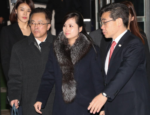 This photo taken by the Joint Press Corps on Monday shows Hyon Song-wol, the leader of North Korea's advance team, inspecting venues for planned performances by a North Korean art troupe. (Yonhap)