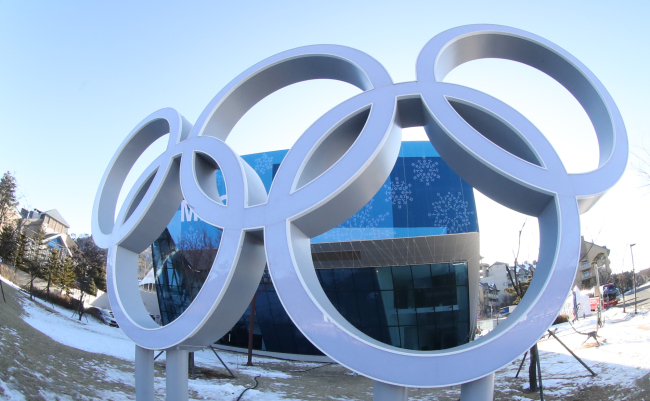 An Olympics statue sits outside the Main Press Center inside the Alpensia Olympic Park in PyeongChang (Yonhap)