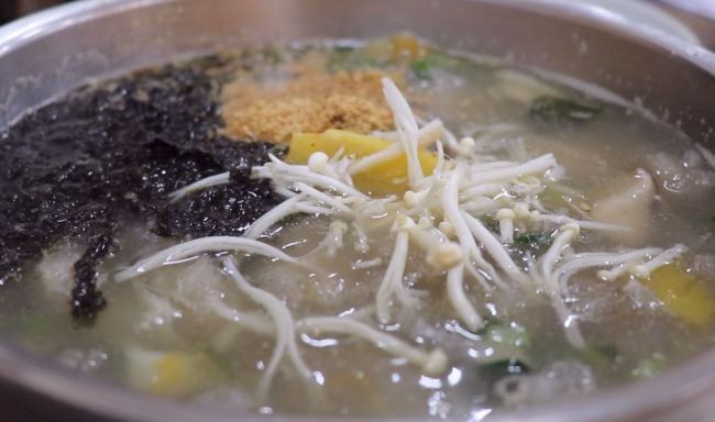 Potato dough soup (Park Ju-young/The Korea Herald)