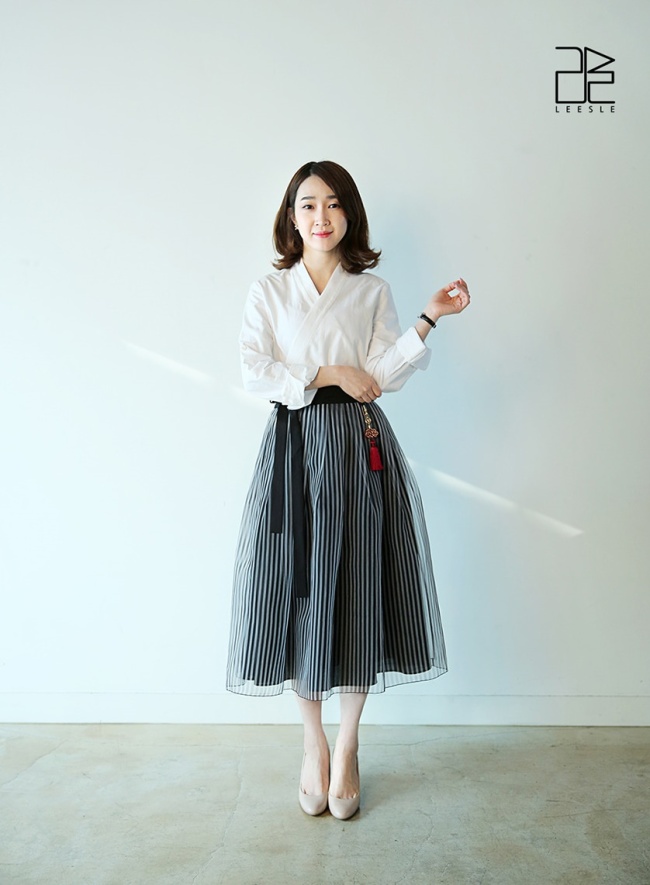 Hwang‘s bold interpretations of hanbok for today (Leesle)
