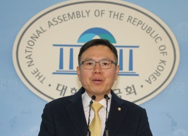 This photo taken on Jan. 28, 2018, shows Choung Tae-ok, the spokesman of the main opposition Liberty Korea Party, speaking during a press conference at the National Assembly in Seoul.