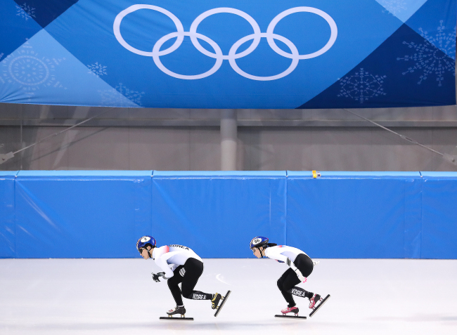 South Korea`s national short track speed skaters train at an ice rink at Gangneung Yeongdong University, located in Gangneung, 240 kilometers east of Seoul, on Feb. 6, 2018. (Yonhap)