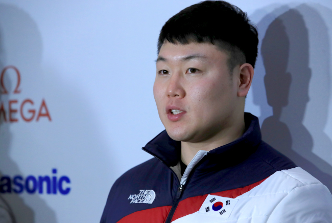 South Korean bobsleigh pilot Won Yun-jong speaks to reporters after Team Korea`s launching ceremony in Seoul on Jan. 24. (Yonhap)