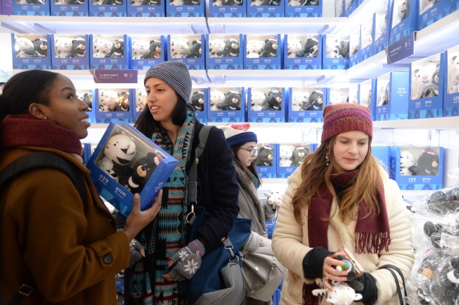 Olympic mascots Soohorang and Bandabi dolls are showcased at Super Store in Gangneung Olympic Park. (Park Hyun-koo/The Korea Herald)