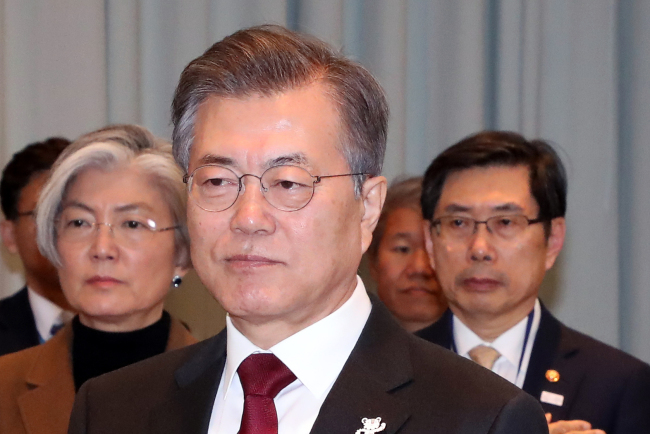 President Moon Jae-in (center). (Yonhap)