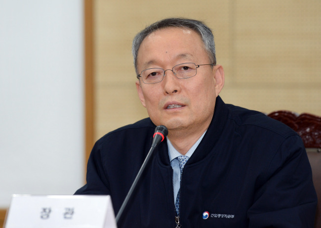 Paik Un-gyu, Minister of Trade, Industry and Energy, speaks during a meeting with commercial attaches at the government complex in Sejong on Monday, in this photo provided by his office. (Yonhap)