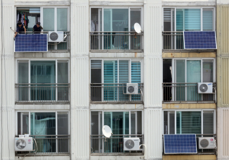 Solar panels are set up outside apartment buildings in Seoul as part of efforts to reduce energy consumption. Yonhap