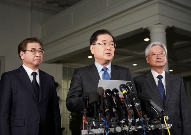 South Korean National Security Adviser Chung Eui-yong delivers NK leader`s message to US President Donald Trump at the White House in Washington D.C. on Thursday, March 8 (local time). (AFP-Yonhap)