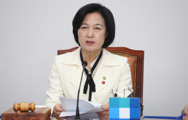 Choo Mi-ae, the leader of the ruling Democratic Party, speaks during a party meeting at the National Assembly in Seoul on April 13, 2018. (Yonhap)