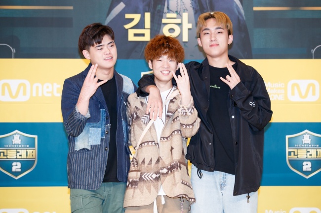 Lee Byung-jae, Kim Ha-on and Lee Ro-han (from left) pose for photos at a media briefing held Tuesday at Times Square mall in Yeongdeungpo-gu, Seoul. (Mnet)