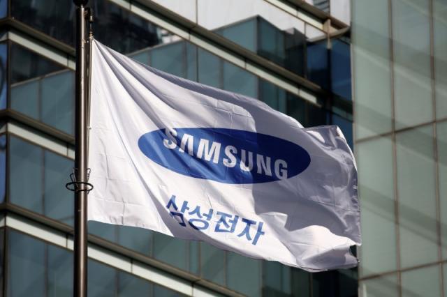 A flag bearing the logo of Samsung Electronics is pictured at its headquarters in Seoul, South Korea. (Reuters)