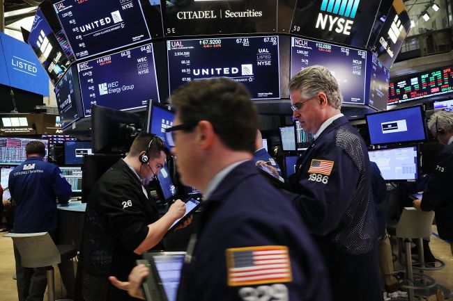 Traders work on the floor of the New York stock Exchange (NYSE) on May 2, 2018 in New York City. (Yonhap)