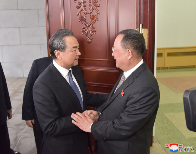 Chinese Foreign Minister Wang Yi (left) and North Korean Foreign Minister Ri Yong-ho meets in Pyongyang on Wednesday to hold talks over the two countries` ties and the situation on the Korean Peninsula, in this photo carried by the Korean Central News Agency on Thursday. (For Use Only in the Republic of Korea. No Redistribution) (Yonhap)