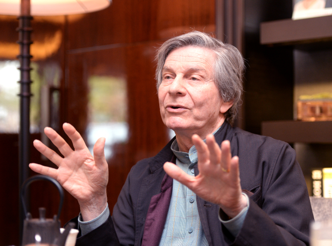 French intellect and author Guy Sorman speaks with The Korea Herald in Seoul on April 18. (Park Hyun-koo/ The Korea Herald)
