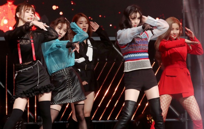 (G)I-DLE performs during a media showcase for its debut album “I Am” in Seoul on Wednesday. (Yonhap)
