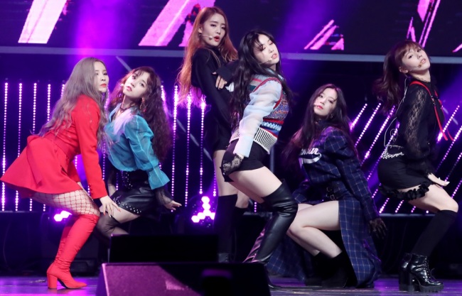 (G)I-DLE performs during a media showcase for its debut album “I Am” in Seoul on Wednesday. (Yonhap)