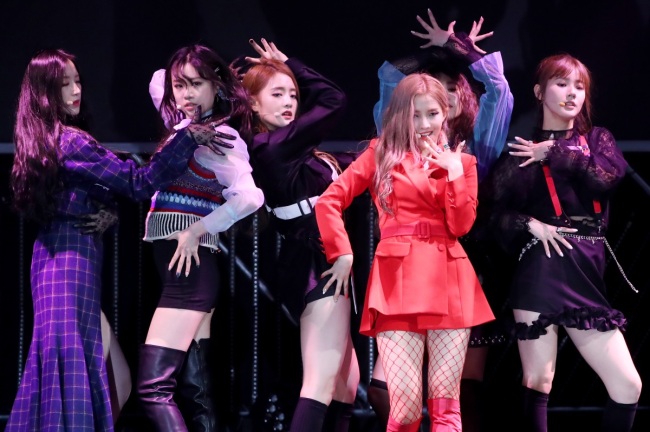 (G)I-DLE performs during a media showcase for its debut album “I Am” in Seoul on Wednesday. (Yonhap)