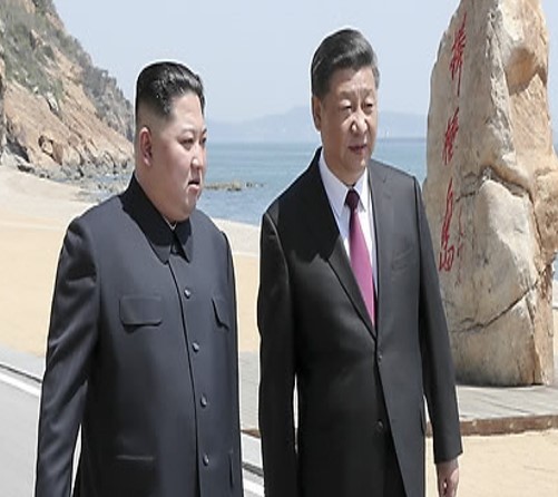 North Korean leader Kim Jong-un (left) and Chinese President Xi Jinping hold their second summit in northeast China. (Yonhap)