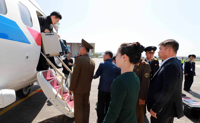 South Korean reporters arrive at the Kalma Airport, Wonsan, Wednesday. (Joint Press Corps)