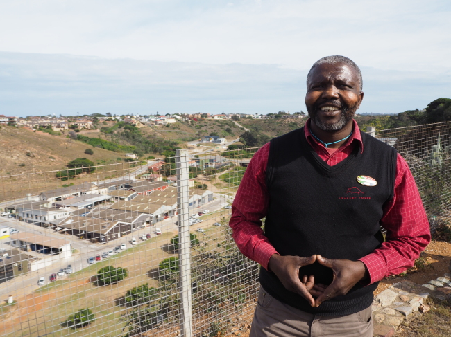 Michael Makeleni, a tour guide in Port Elizabeth, is of the Xhosa tribe. (Joel Lee/The Korea Herald)