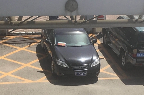 A North Korean embassy vehicle seen at the Beijing airport. (Yonhap)